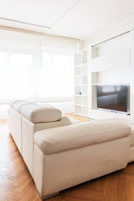 Bilocale Vista Sul Duomo Di Milano Apartment Ngoại thất bức ảnh